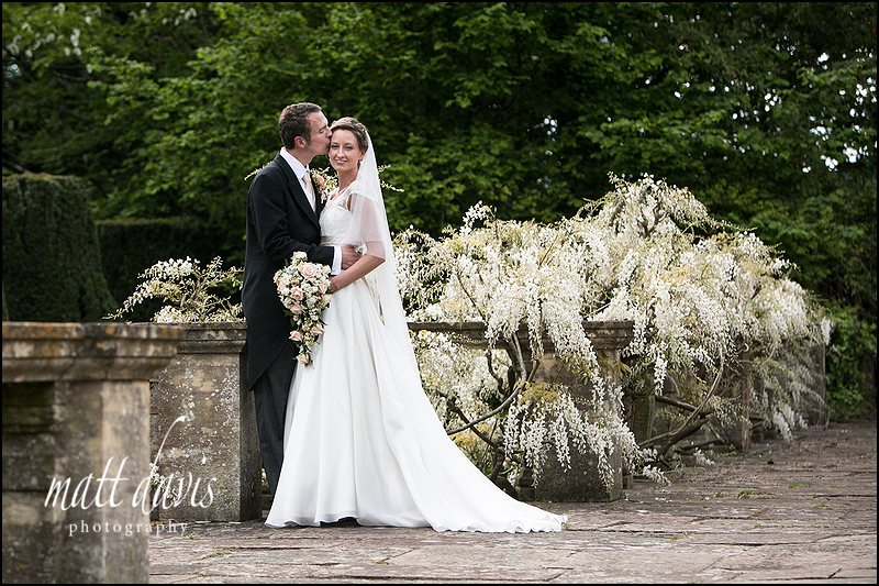 Berkeley Castle wedding photo of couple near the pond and fountain